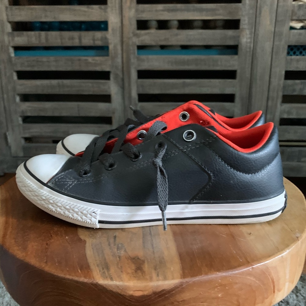 Boys Leather Converse (Chucks) sz 4 - Picture 3 of 6